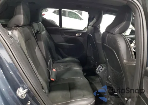 2022 Volvo Xc40 T5 R-Design z USA, uszkodzony, nr VIN YV4162UM3N2732255